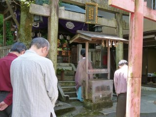 398779_233740623402666_100003001910575_389261_1301593938_n