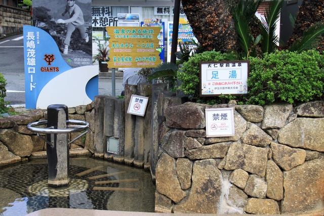 伊豆箱根鉄道駿豆線 大仁駅 長嶋茂雄ロードで温泉へgo まつもとあずさ が3番線にまいります