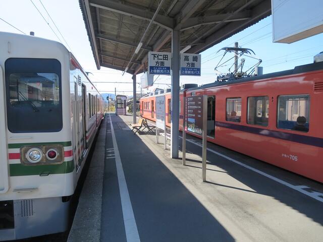 上信電鉄・上州福島駅～懐かしいレトロな駅舎と車両をご堪能あれ！ : 「まつもとあずさ」が3番線にまいります！