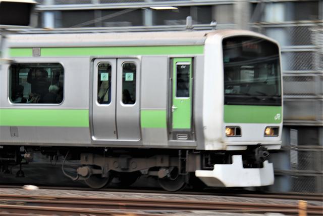 山手線 E231系500番台 中央 総武各駅停車へ異動前のウグイス帯を追っかける まつもとあずさ が3番線にまいります