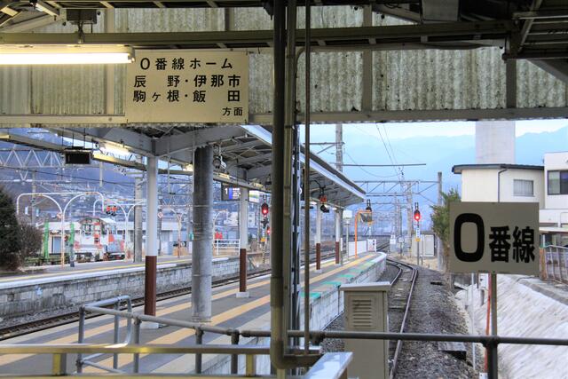 駅zero 中央本線 岡谷駅 中間駅にゼロ番線の怪 カギはjr東海の折り返しにあり まつもとあずさ が3番線にまいります