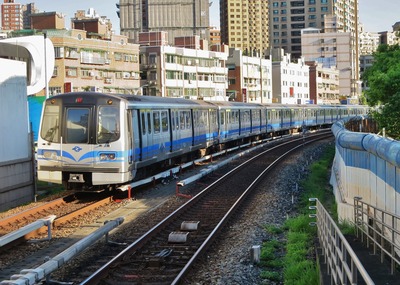 C381 メトロに乗って・・・・・・台北のね! : 「まつもとあずさ」が3番線にまいります!
