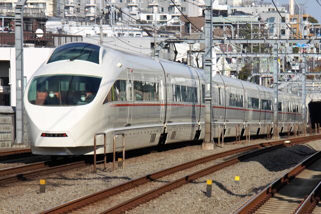小田急・50000形「VSE」～白いフラッグシップのロマンスカー、3月11日