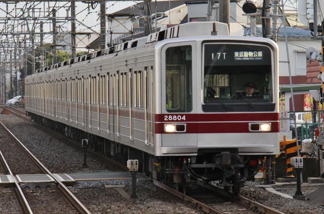 伊勢崎線からメトロ直通 東武000系 結局やっぱり3扉 まつもとあずさ が3番線にまいります