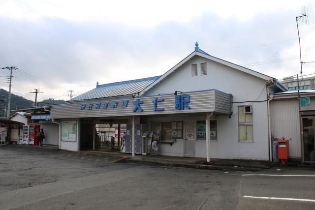 伊豆箱根鉄道駿豆線 大仁駅 長嶋茂雄ロードで温泉へgo まつもとあずさ が3番線にまいります