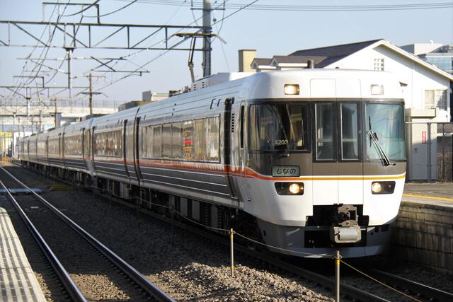 特急「しなの」、振り子車両で木曽路・安曇野を駆けぬけろ