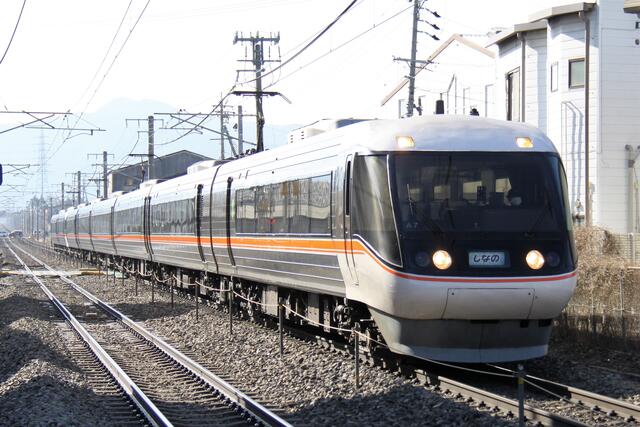 特急「しなの」、振り子車両で木曽路・安曇野を駆けぬけろ