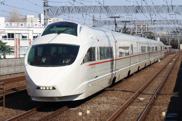 小田急・50000形「VSE」～白いフラッグシップのロマンスカー、3月11日