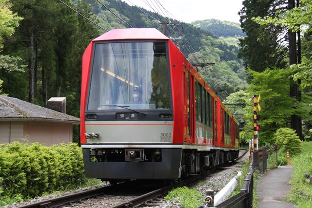 箱根登山鉄道・3000形「アレグラ号」～眺め最高な電車が来たよ！ 奇抜