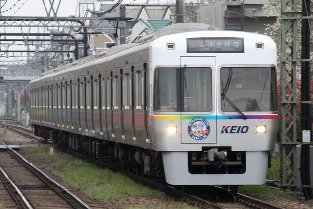 京王井の頭線 1000系 後編 後から来た子は ビード加工がなくなって おカオもちょっと変わったよ まつもとあずさ が3番線にまいります 京王井の頭線 1000系 後編 後から来た子は ビード加工がなくなって おカオもちょっと変わったよ まつもとあずさ が3番線にまいります