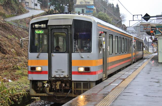 Jr西日本 キハ1形300番台 大糸線の 末端区間 はキハにおまかせ まつもとあずさ が3番線にまいります