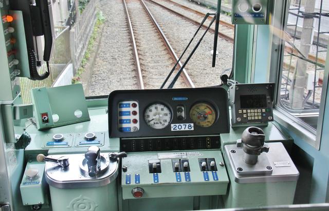 西武00系 なんだかんだで 黄色い電車のコトよ まつもとあずさ が3番線にまいります 西武00系 なんだかんだで 黄色い電車のコトよ まつもとあずさ が3番線にまいります