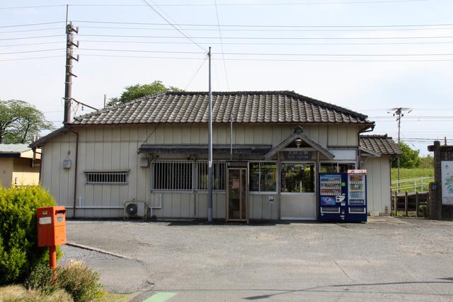 秩父鉄道 大麻生駅 秩鉄 大麻の栽培に着手 といわれる駅名 まつもとあずさ が3番線にまいります 秩父鉄道 大麻生駅 秩鉄 大麻の栽培に着手 といわれる駅名 まつもとあずさ が3番線にまいります