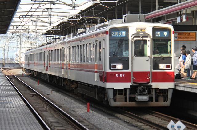 東武6050系 区間快速 いつもの電車がいつかの電車に まつもとあずさ が3番線にまいります