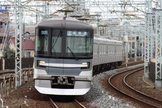 東京メトロ・13000系～20メートル車で日比谷線を往け！ : 「まつもと