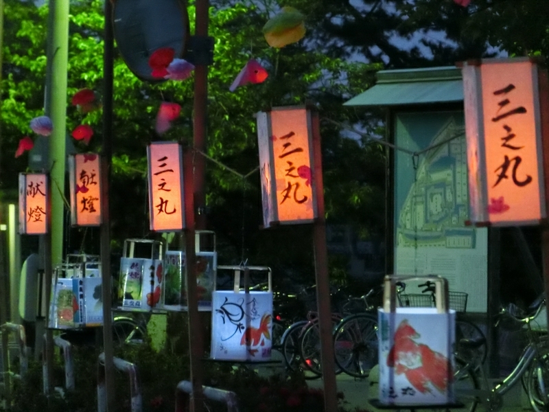 17 桑名市 金魚まつり 神社前2f特設祭事場