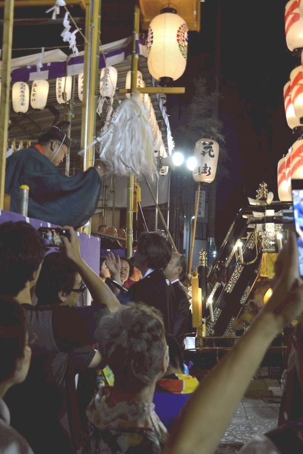 25-12-06-03-47-00-307_deco