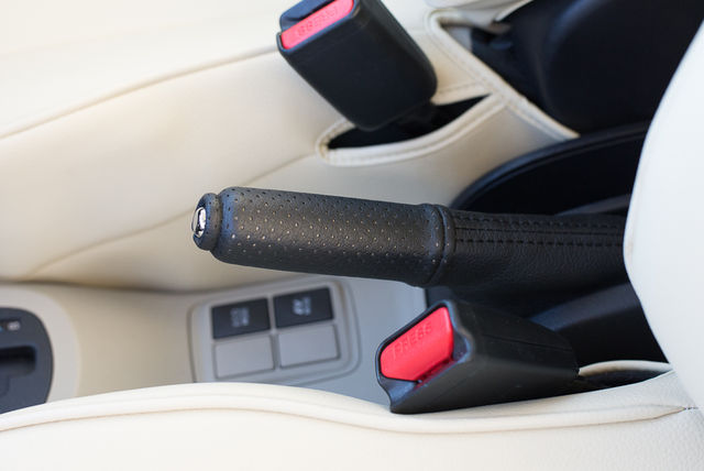 トヨタ アクア シフトノブとサイドブレーキを皮 合皮 に Matta君 最近どうしてますかねぇ