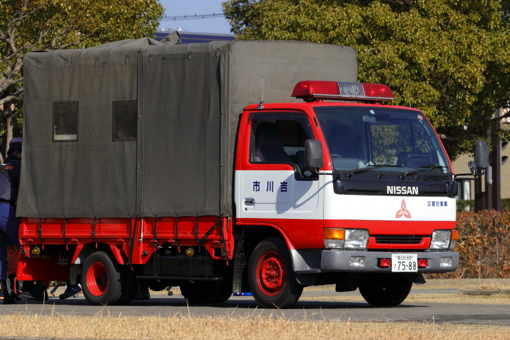 吉川市　災害対策車