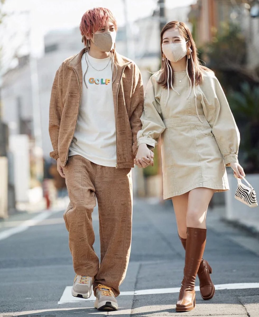 ついに撮られました 友人の1人ですので Exit兼近 藤田ニコルとの 手つなぎデート風 ショットが話題に まったり芸能日記