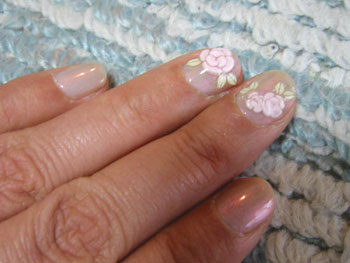 バラのシールでネイルアート