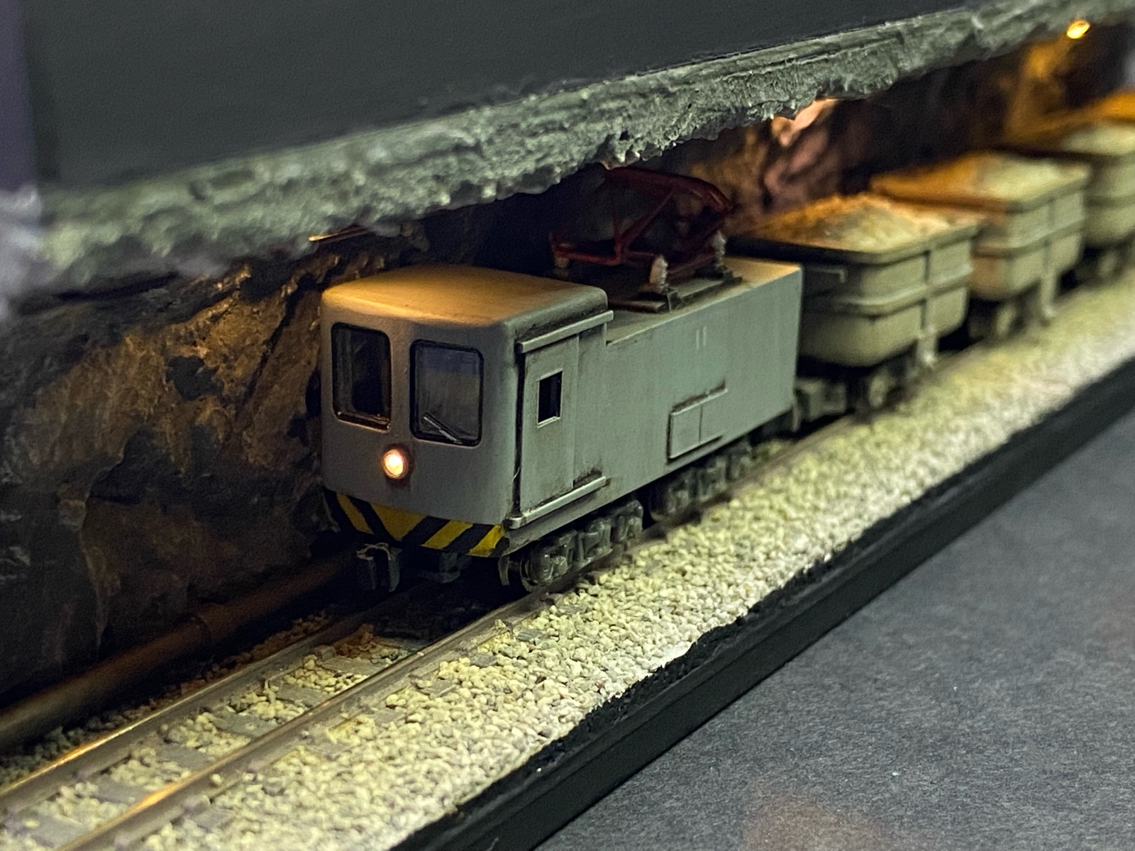 Nナロー鉱山鉄道の坑道風ミニジオラマを作ってみた : mattoの工作＆探索記