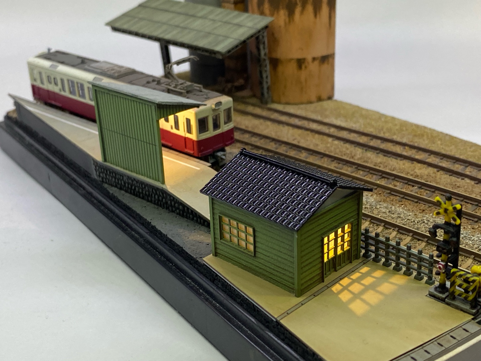 廃セメントサイロのある駅ジオラマを作る(2)駅の製作 : mattoの