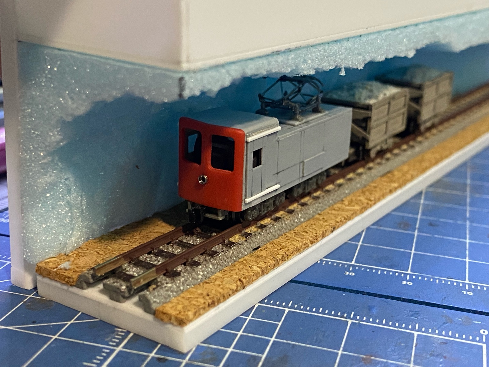 Nナロー鉱山鉄道の坑道風ミニジオラマを作ってみた : mattoの工作＆探索記