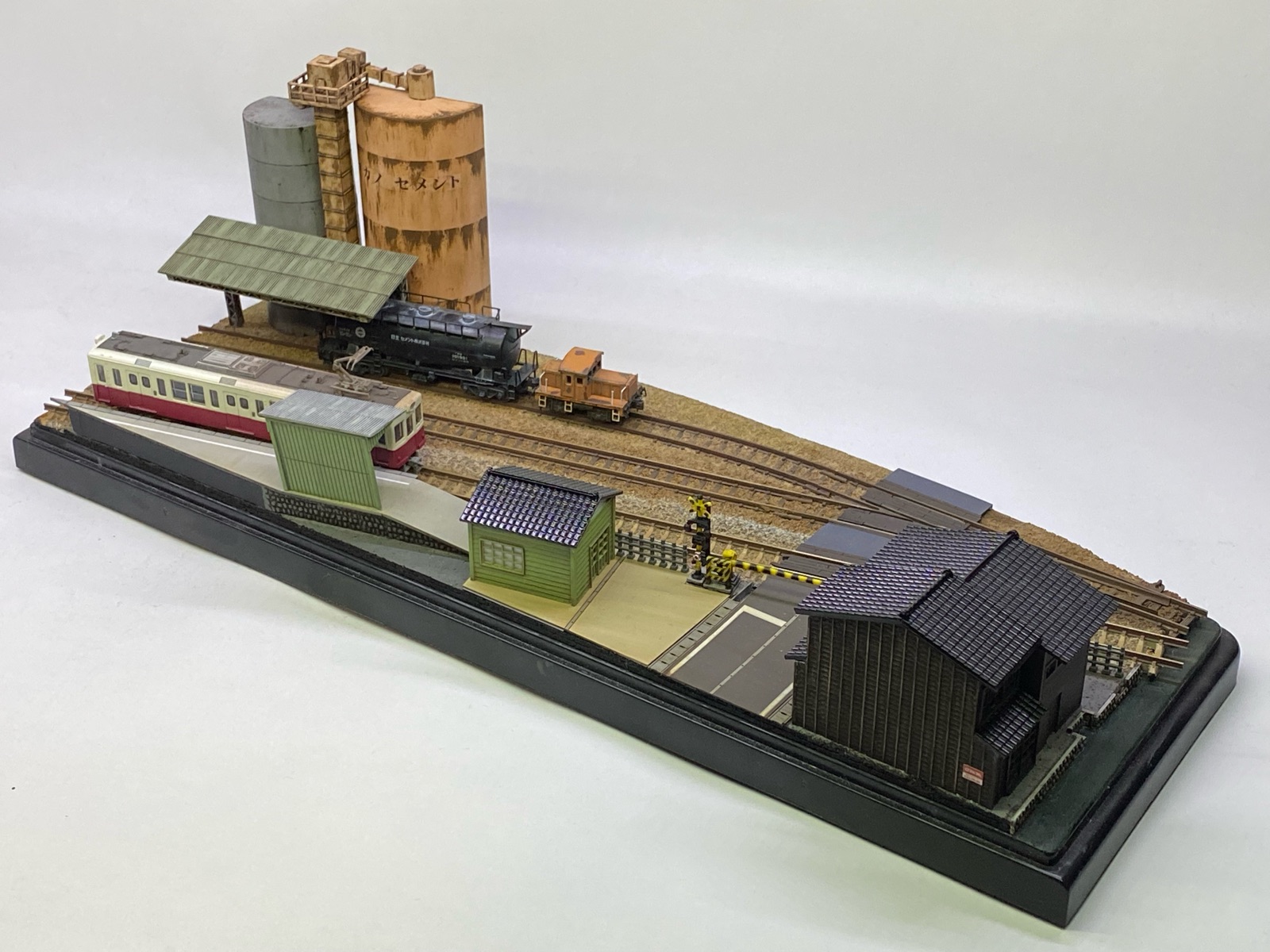 自作鉄道ジオラマ 掘割の中の街並み 自作鉄道ジオラマ 掘割の中の街並み 自作鉄道ジオラマ 掘割の中