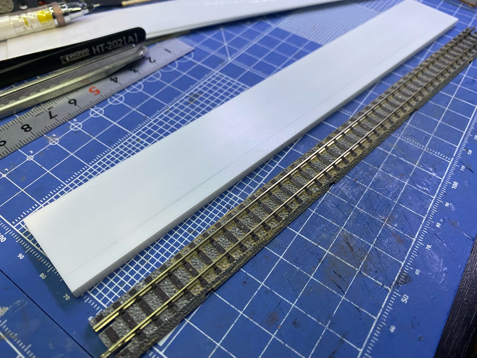 Nナロー鉱山鉄道の坑道風ミニジオラマを作ってみた : mattoの工作＆探索記