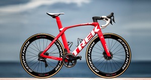 TK18_Madone_SLR_Disc_Segafredo_41