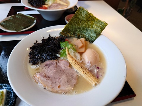 鳥白湯らーめんが美味しいお店でした（華久さん）🍜