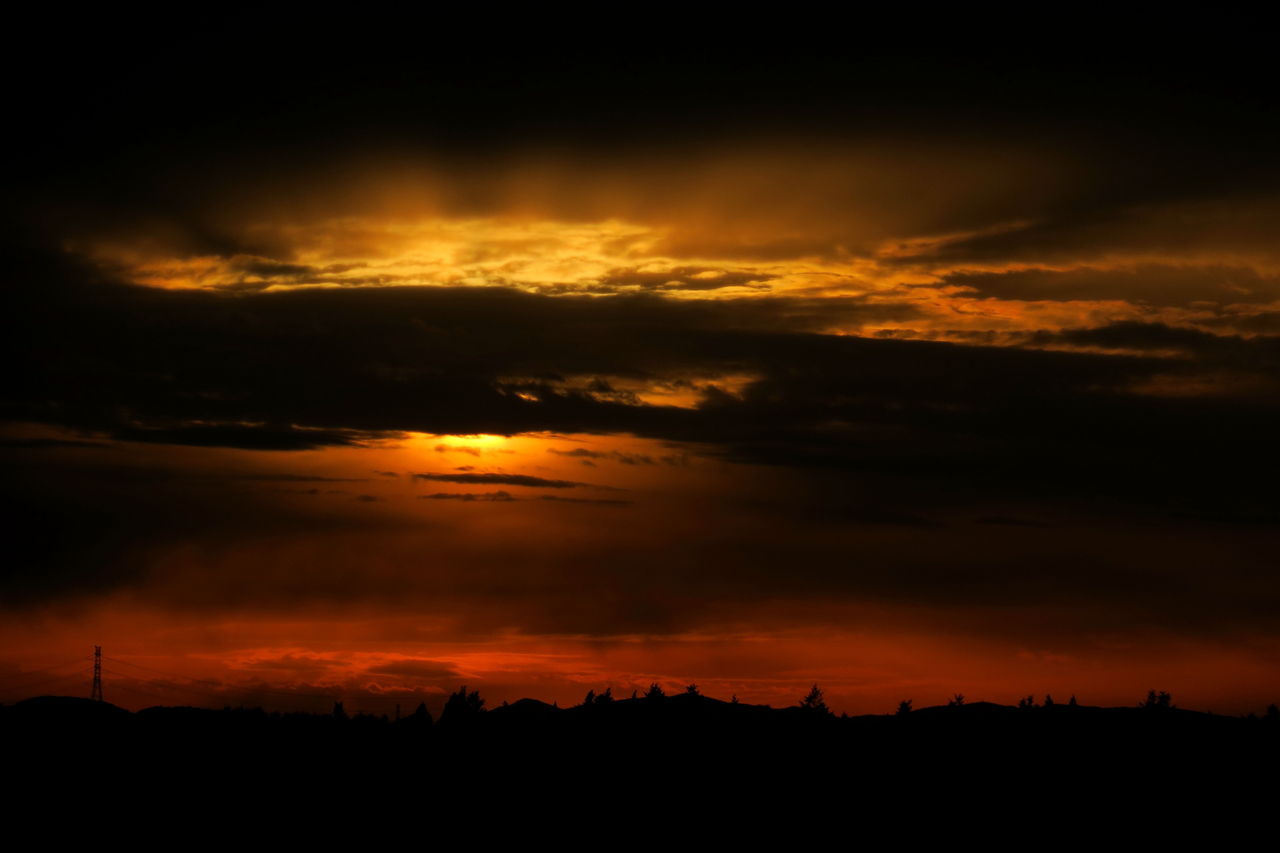 夕日の見える丘 劇的な夕焼けをもう一度 みちくさんぽ 人生道草散歩 夕日の見える丘 劇的な夕焼けをもう一度 みちくさんぽ 人生道草散歩