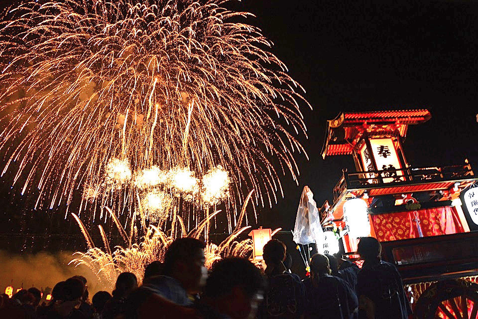２日間で１２万人 片貝の花火大会 日本の原風景