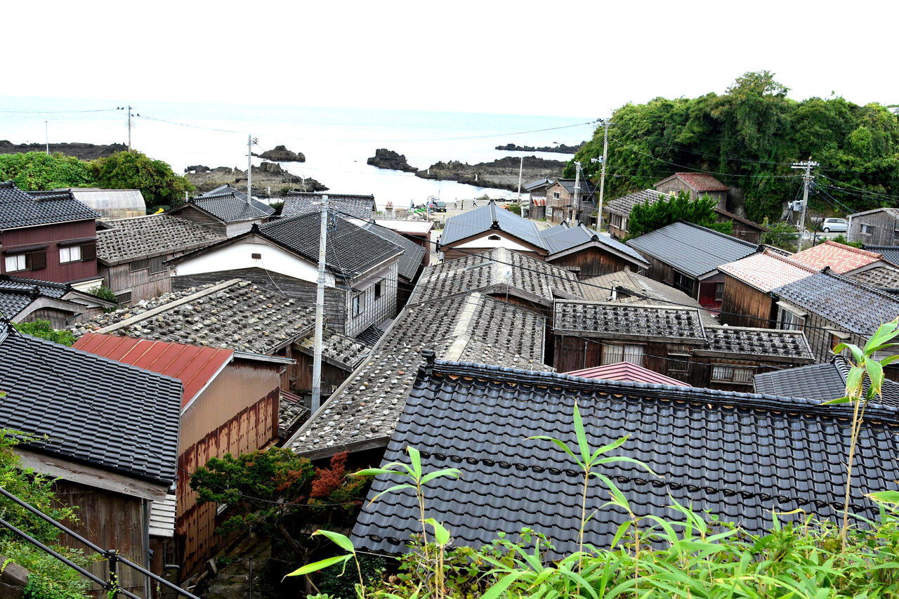 日本の原風景 : 佐渡島の宿根木集落(国の重要伝統的建造物群保護地区)