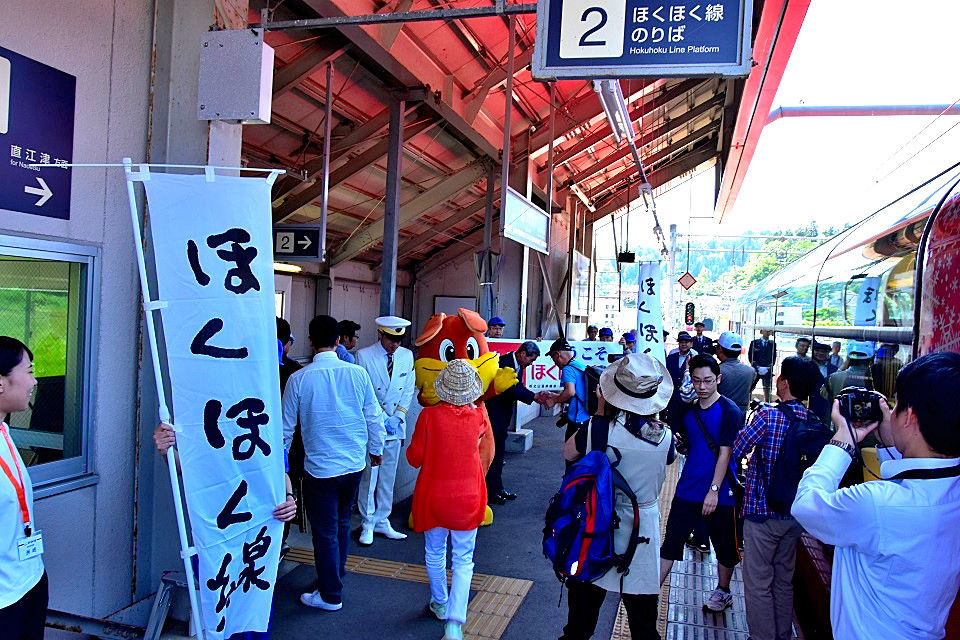 観光列車 雪月花 ほくほく線乗り入れ 里山紀行を運行 日本の原風景 観光列車 雪月花 ほくほく線乗り入れ 里山紀行を運行 日本の原風景