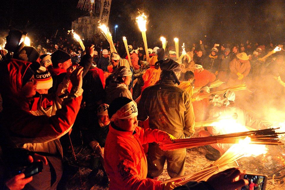 日本三大火祭りの 道祖神祭 長野県野沢温泉村 日本の原風景