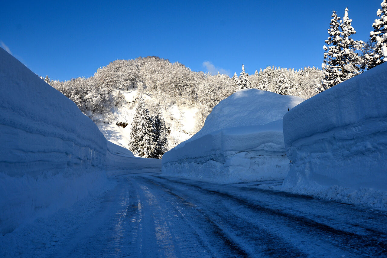 豪雪地の 雪景色 日本の原風景 豪雪地の 雪景色 日本の原風景