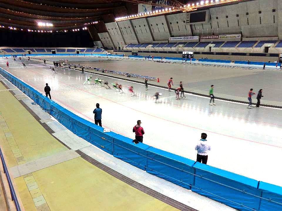 スピードスケートの開幕戦（長野オリンピック記念アリーナ） : 日本の
