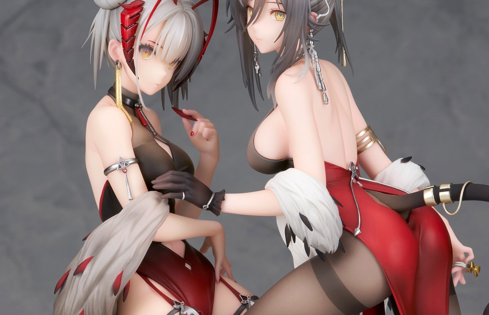 『アークナイツ』Wとシュヴァルツのえっちすぎる太もも丸出しのエロドレスのエロフィギュア！