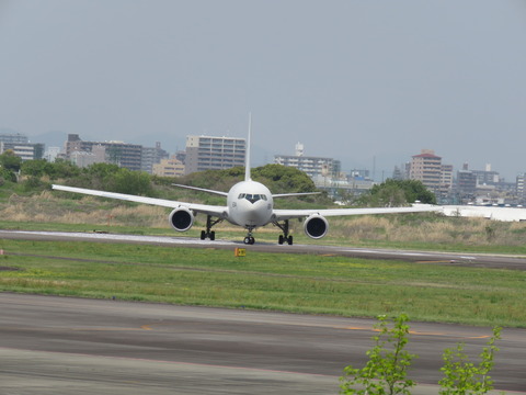 26年4月17日名古屋空港 RWY 16 025