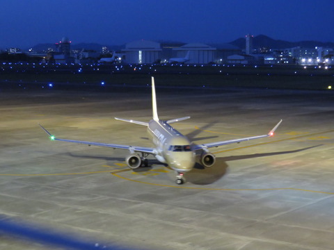 26年4月21日夜間名古屋空港 043