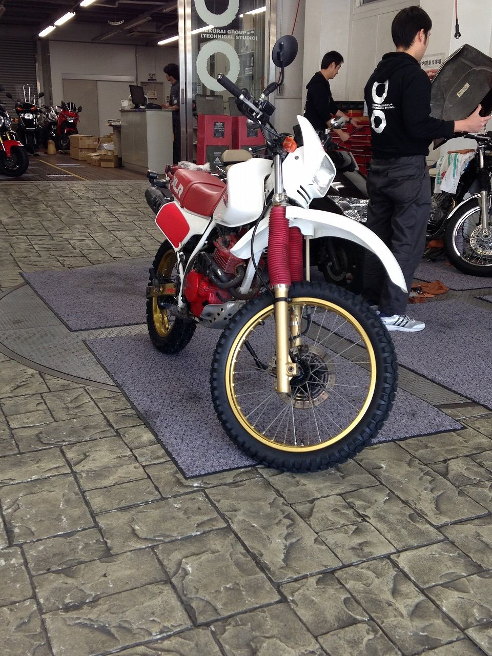 Xlr250r Md16 ステムベアリング交換とキャブ清掃 わたしの記録 Xlr250r Md16 ステムベアリング交換とキャブ清掃 わたしの記録