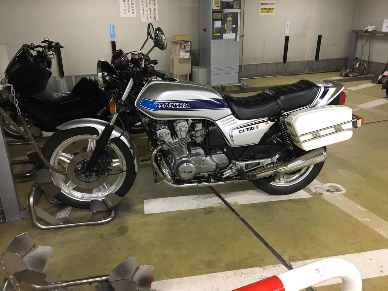 Cb750f 浅草 台東区雷門駐車場 わたしの記録