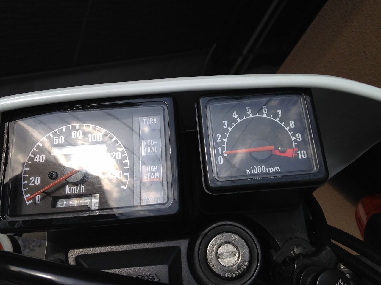 XLR250R MD16 タコメーター交換 : わたしの記録