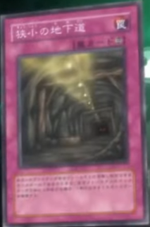 4572