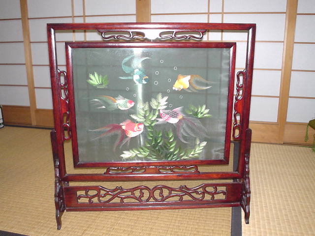 蘇州 蘇繍 両面刺繍 金魚 縁起物 天然木材座 中国工芸品　八角形　風水 蘇州 蘇繍 両面刺繍 金魚 縁起物 天然木材座 中国工芸品 八角形 風水