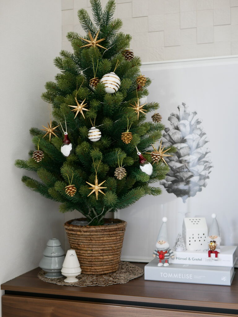大好きなインテリアの季節 クリスマスツリーを飾りました あまりの便利さに ポチ W B ちいさなおうちのちいさなしあわせ