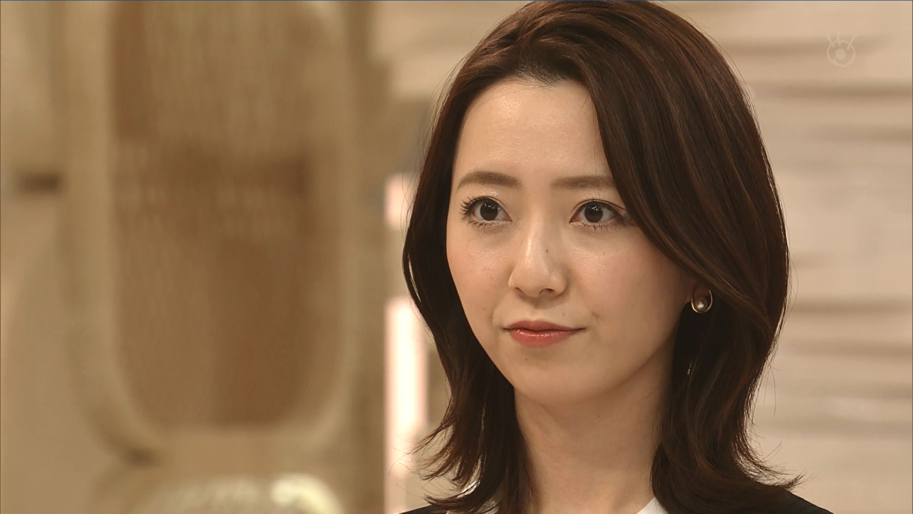 内田嶺衣奈 Live News A 12 11 女子アナキャプでも貼っておく Optimistic Attraction