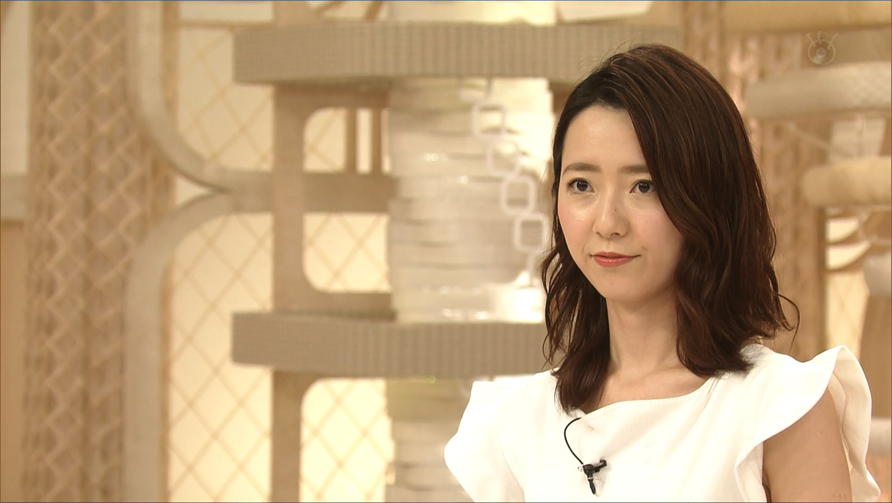 内田嶺衣奈 Live News A 06 04 女子アナキャプでも貼っておく Optimistic Attraction